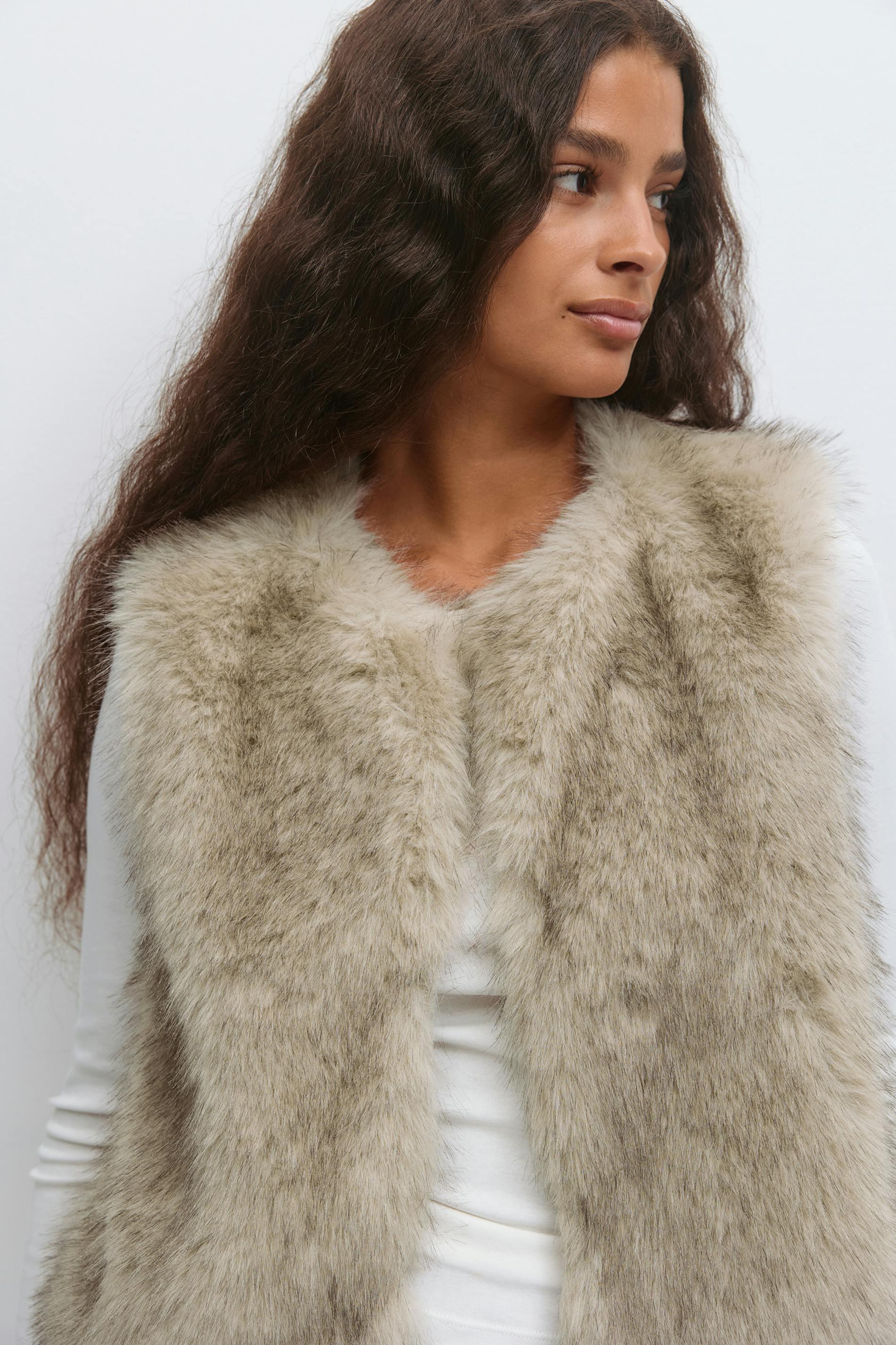 Gina Tricot - Faux fur vest - Västar - Beige - S - Dam