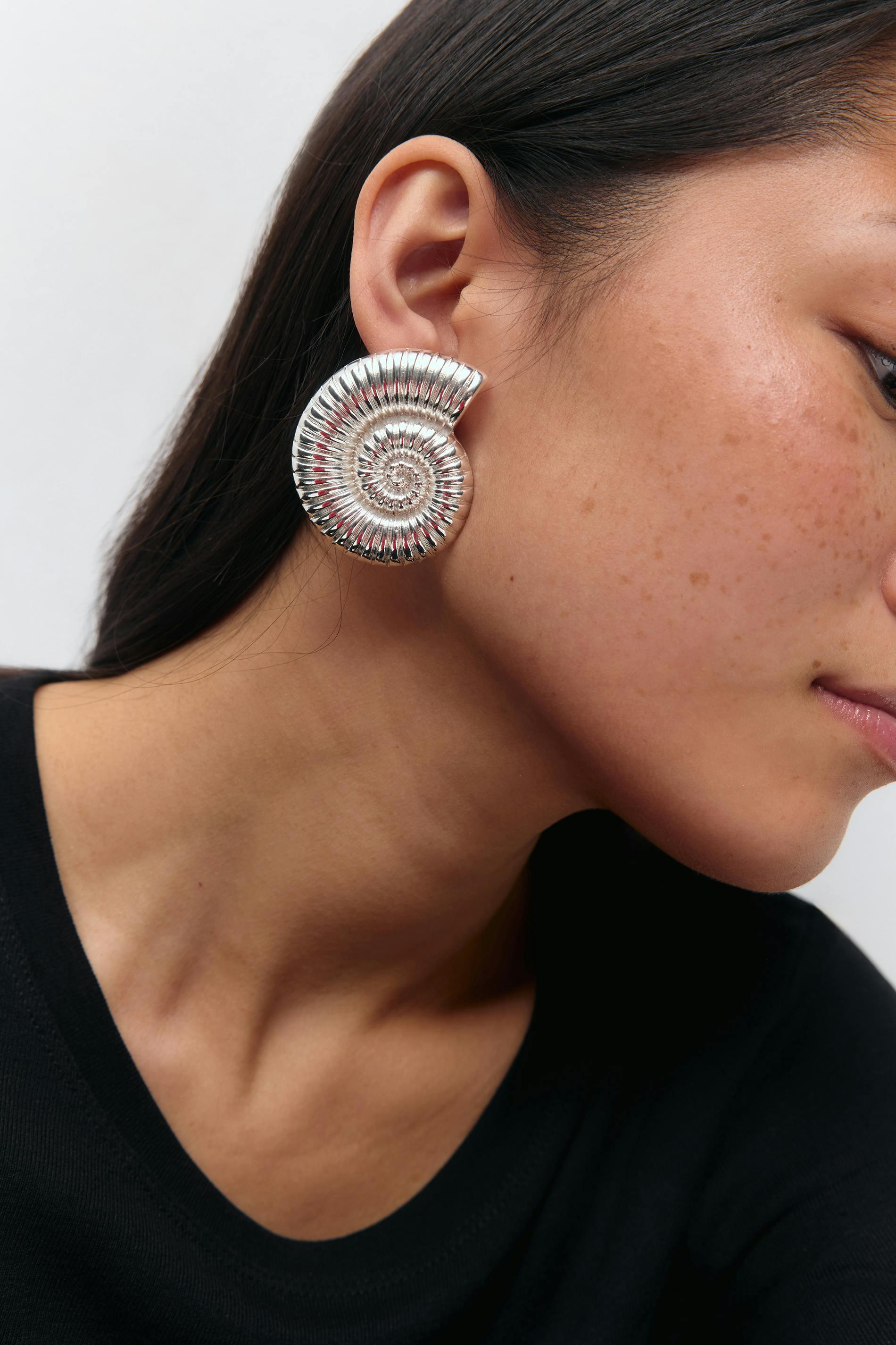 Gina Tricot - Sea shell earrings - örhängen - Silver - ONESIZE - Dam