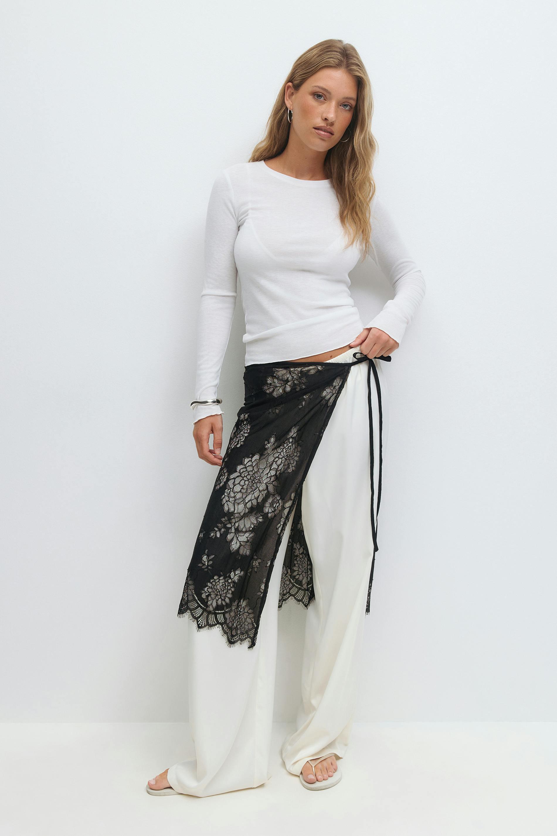 Gina Tricot - Lace apron skirt - kjolar - Svart - M/L - Dam