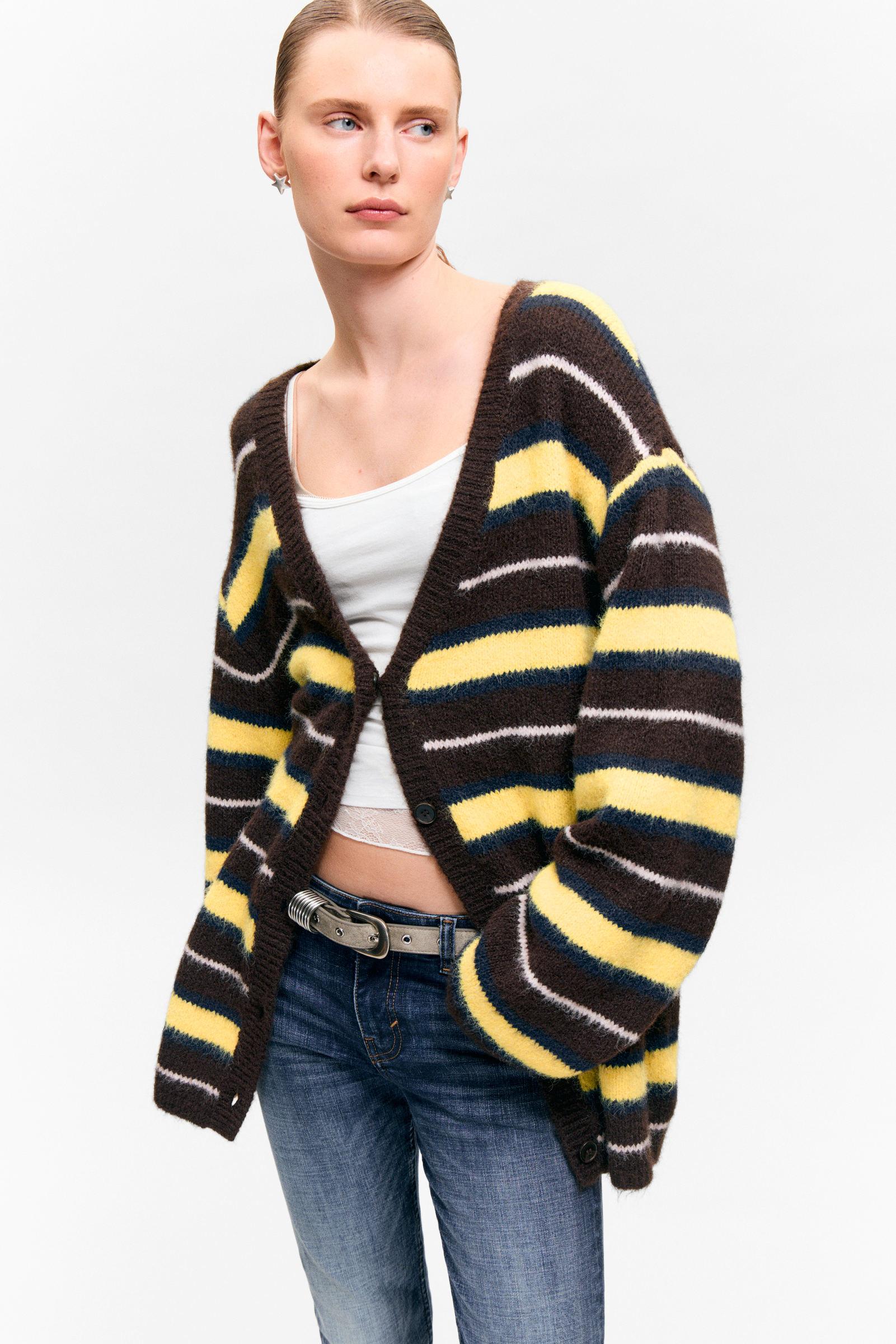 Fitted Long-Sleeved Knitted Cardigan 1